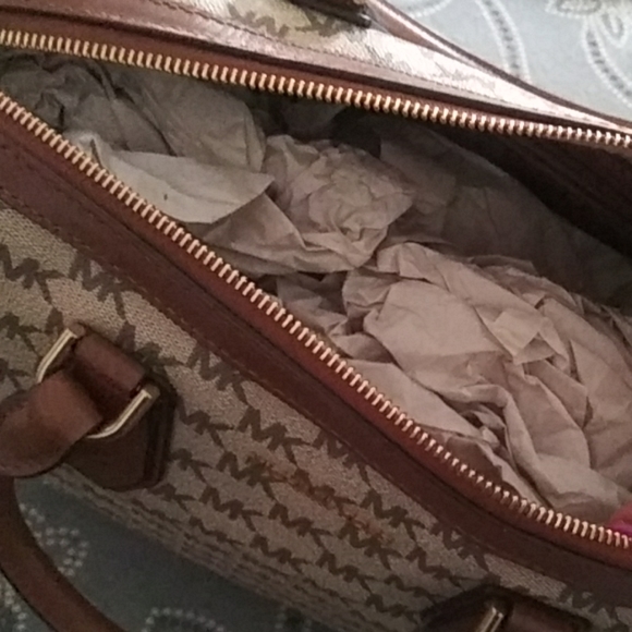 Michael Kors purse - Picture 3 of 6